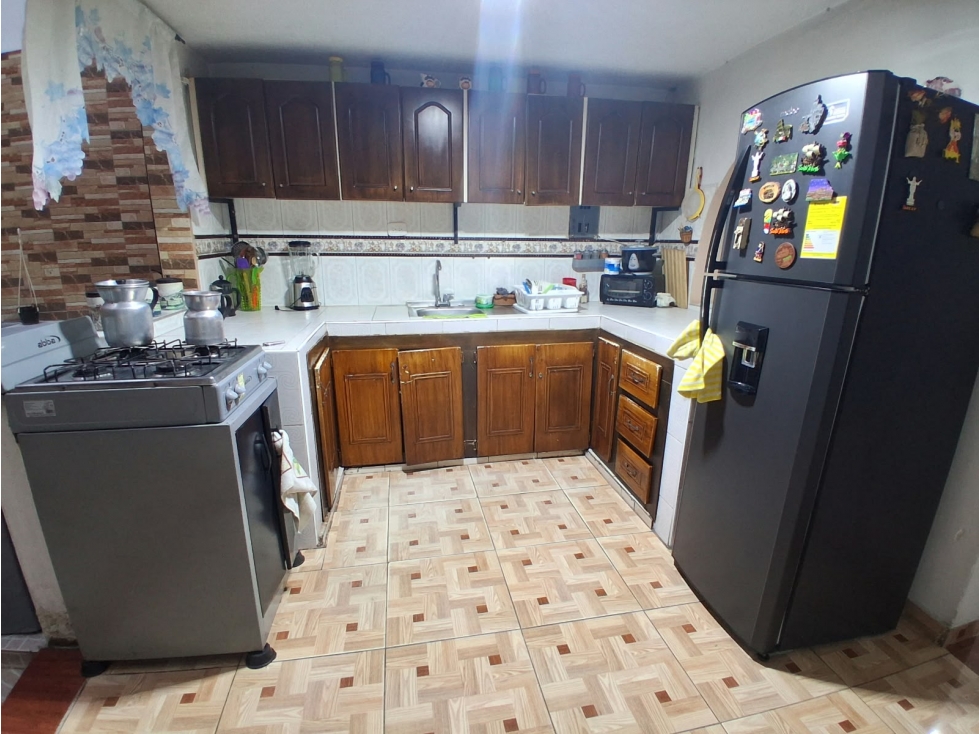 SE VENDE CASA CON LOCAL COMERCIAL AL SUR DE ARMENIA — foto 4