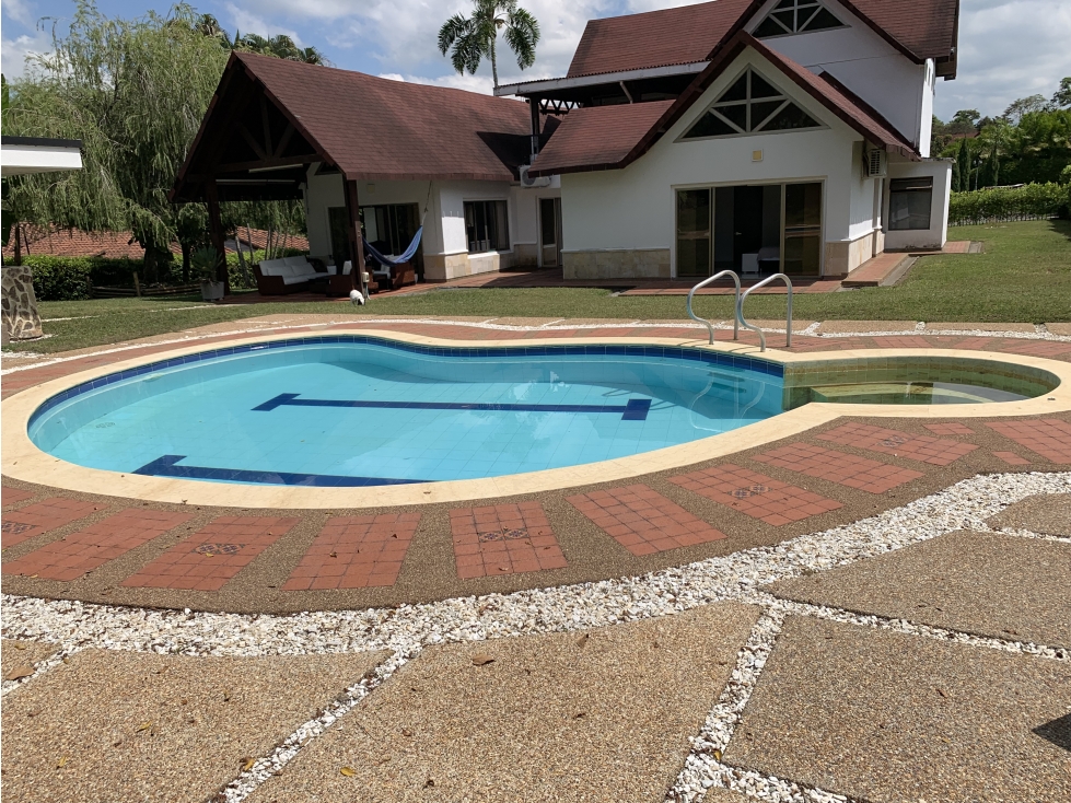SE VENDE CASA CAMPESTRE CERCA AL AEROPUERTO
