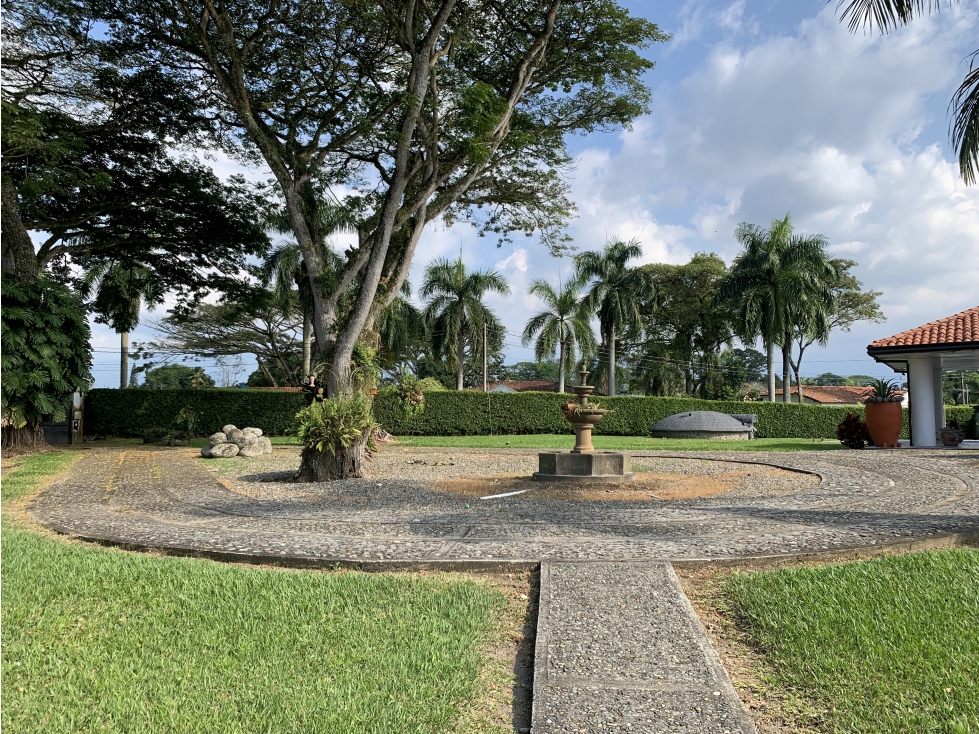 SE VENDE ESPECTACULAR CASA CAMPESTRE CERCA AL CLUB CAMPESTRE — foto 5