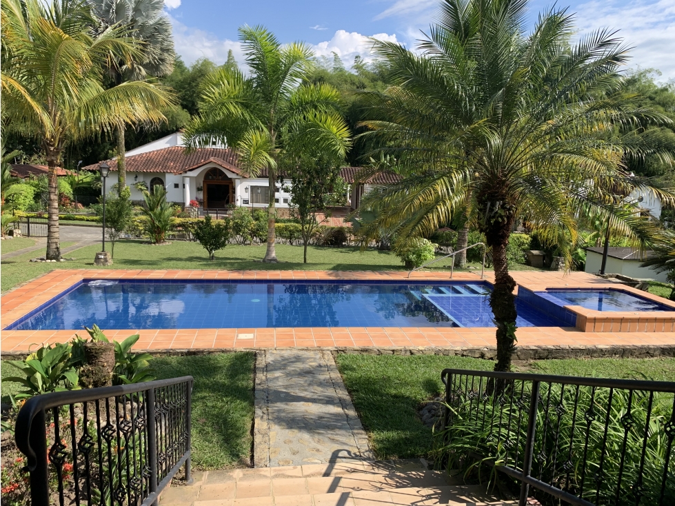 SE VENDE CASA CAMPESTRE CERCA AL AEROPUERTO