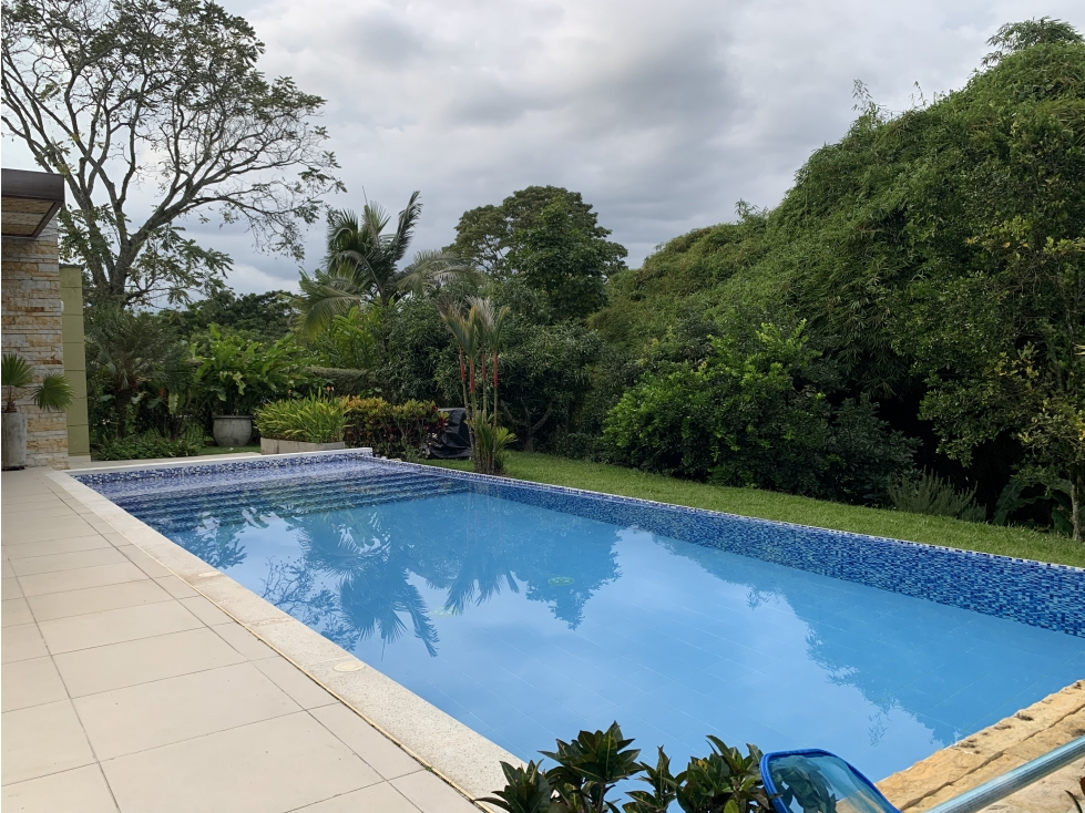 SE VENDE CASA CAMPESTRE CERCA AL CAIMO