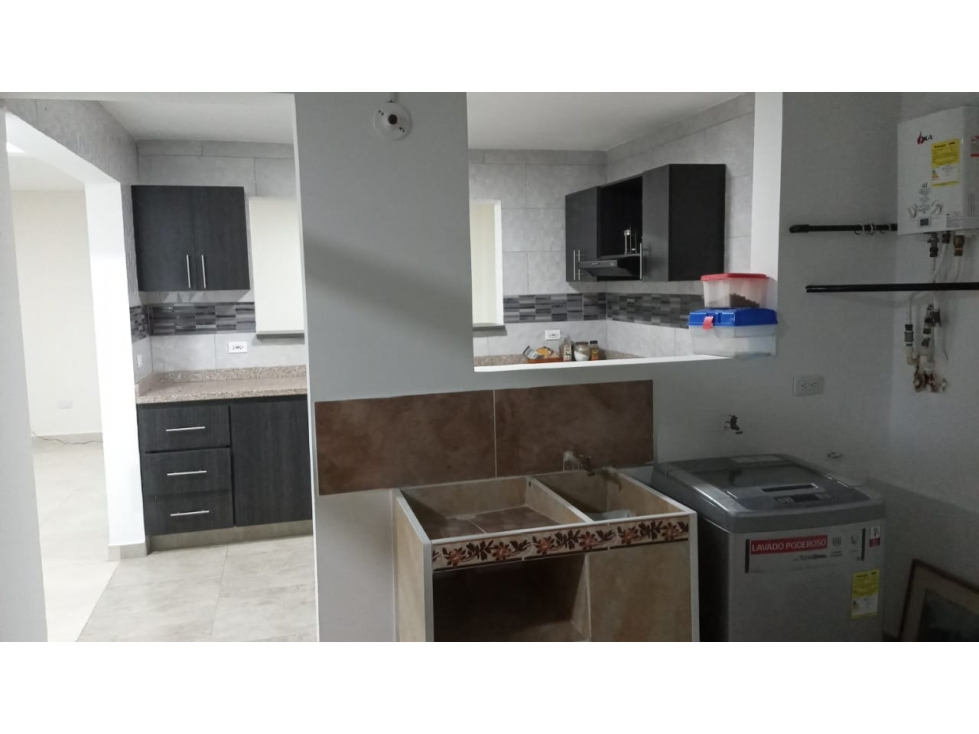 SE VENDE CASA EN PROFESIONALES - 5
