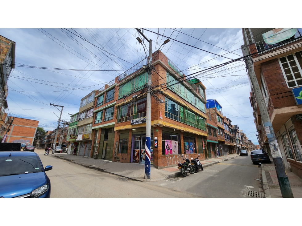 Venta de Casa Esquinera Rentando Poblado Mosquera - Negociable
