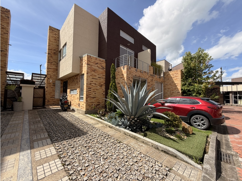 HERMOSA CASA EN VENTA CHÍA VENTTO RESERVADO