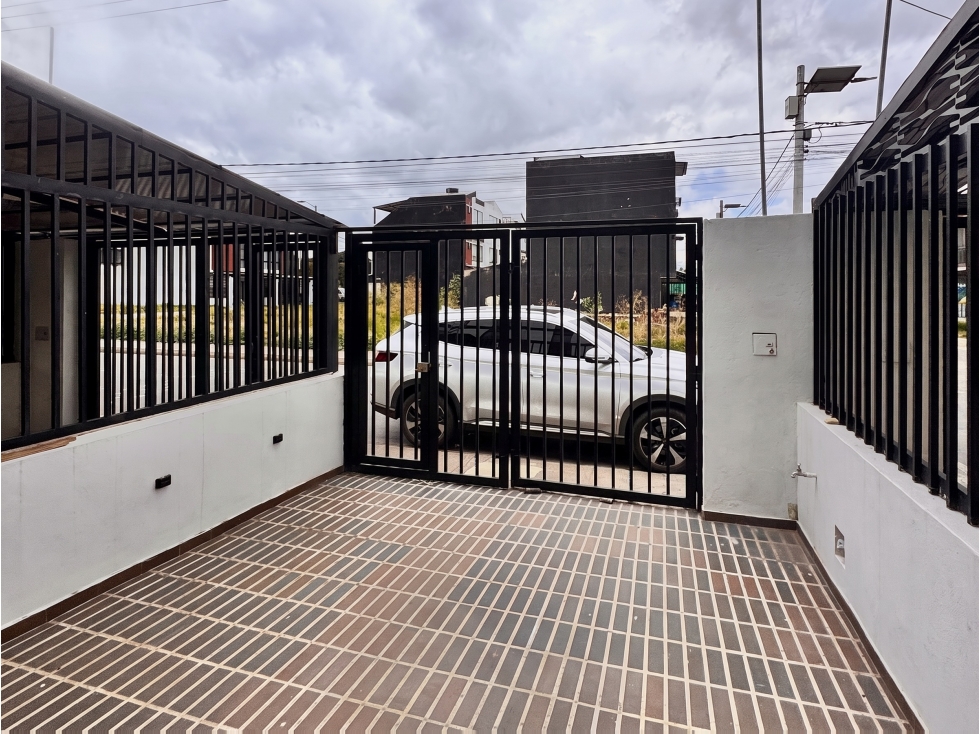 HERMOSA CASA EN VENTA COTA WESTOWN PARA ESTRENAR - 2