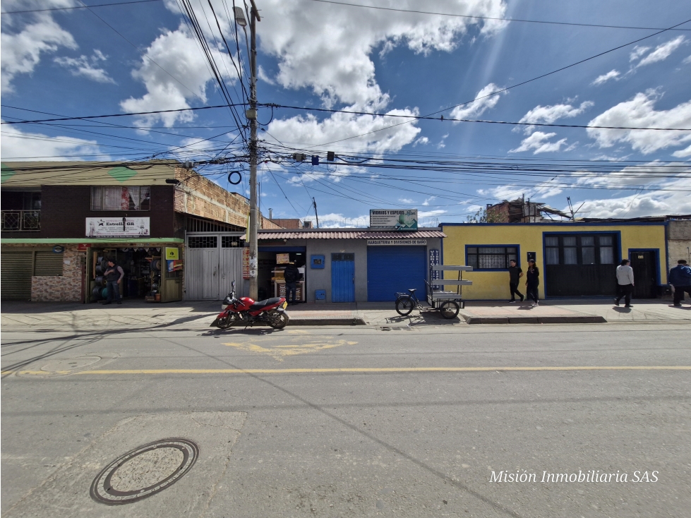 CASA LOTE CON LOCALES COMERCIALES EN VENTA, FUNZA BARRIO MEXICO - 2
