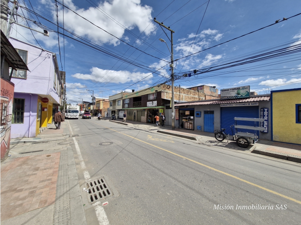 CASA LOTE CON LOCALES COMERCIALES EN VENTA, FUNZA BARRIO MEXICO - 3