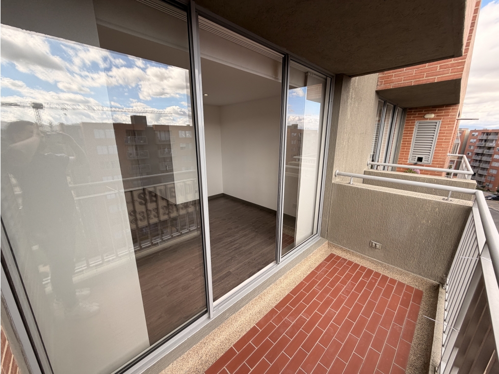 VENTA HERMOSO APARTAMENTO CEREZO HACIENDA ALCALÁ 8AVO NIVEL MOSQUERA — foto 5
