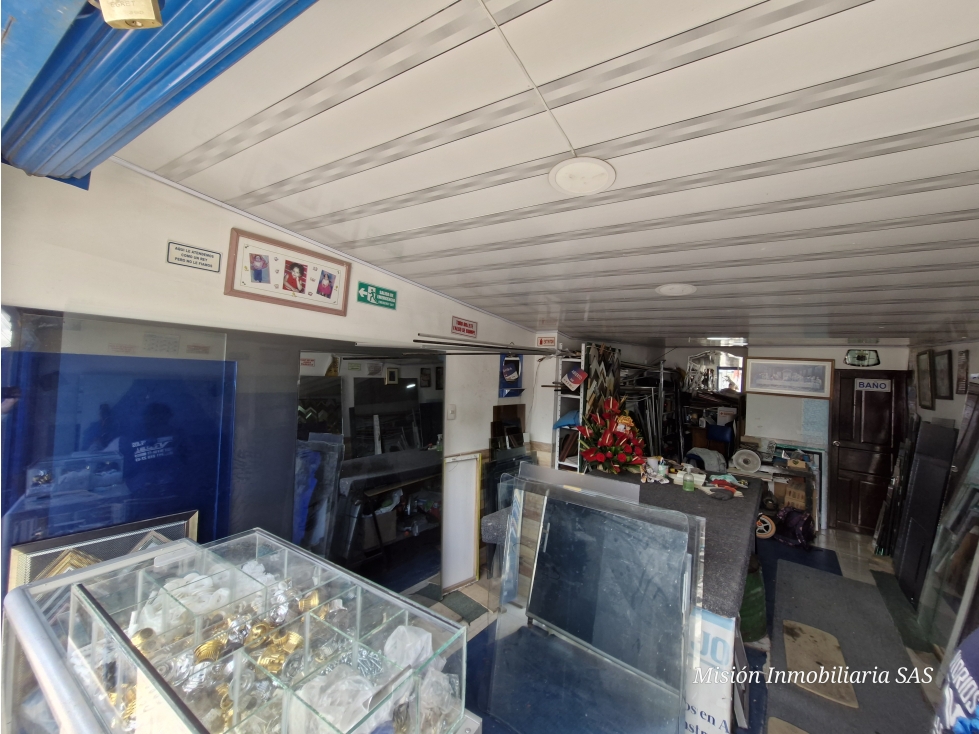 CASA LOTE CON LOCALES COMERCIALES EN VENTA, FUNZA BARRIO MEXICO - 4