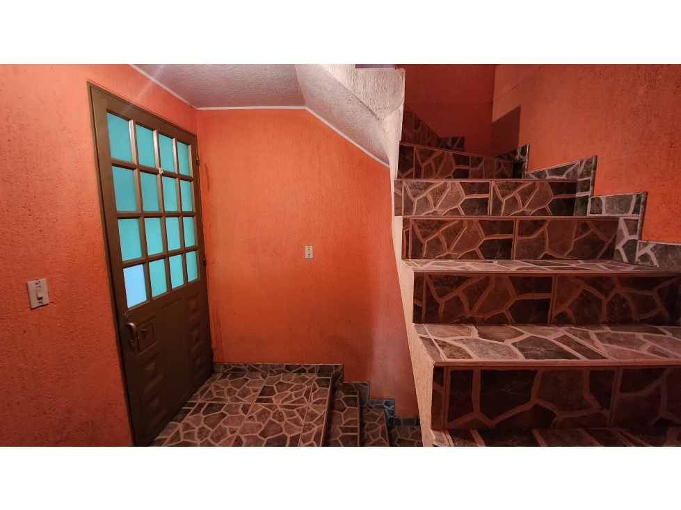 Venta de Casa Esquinera Rentando Poblado Mosquera - Negociable — foto 4