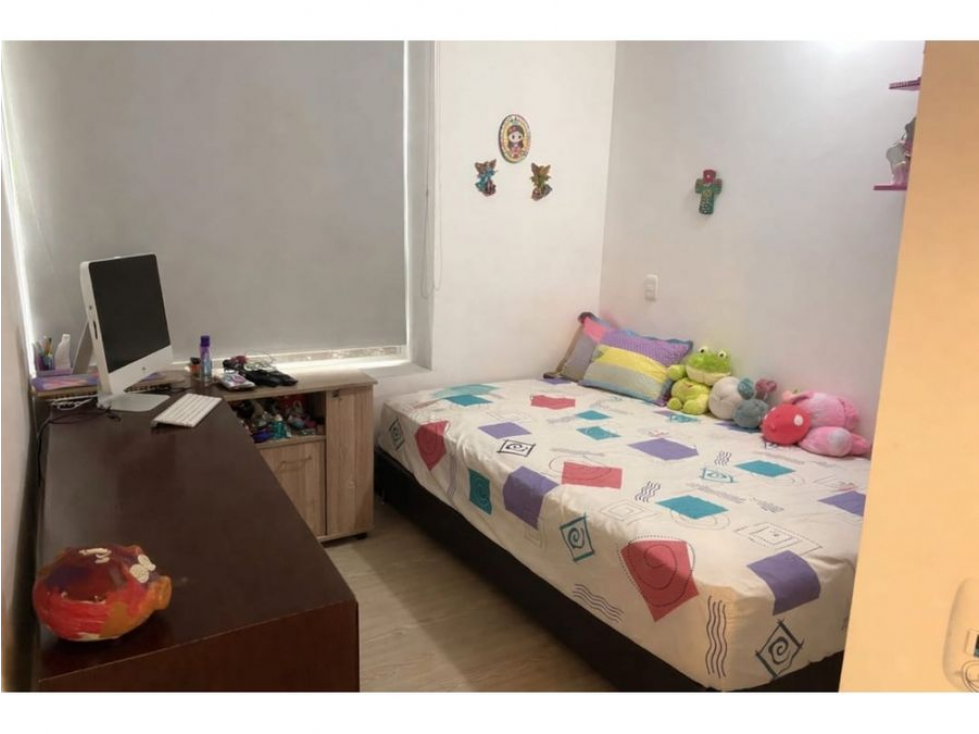 *VENTA DE APARTAMENTO EN LOMA DE LOS BERNAL, MEDELLÍN — foto 5