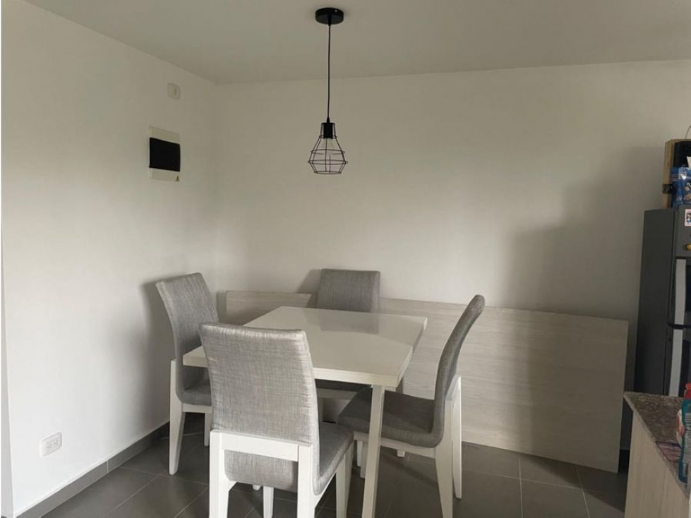 *VENTA DE APARTAMENTO EN LOMA DE LOS BERNAL, MEDELLÍN — foto 2