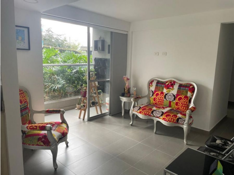 *VENTA DE APARTAMENTO EN LOMA DE LOS BERNAL, MEDELLÍN