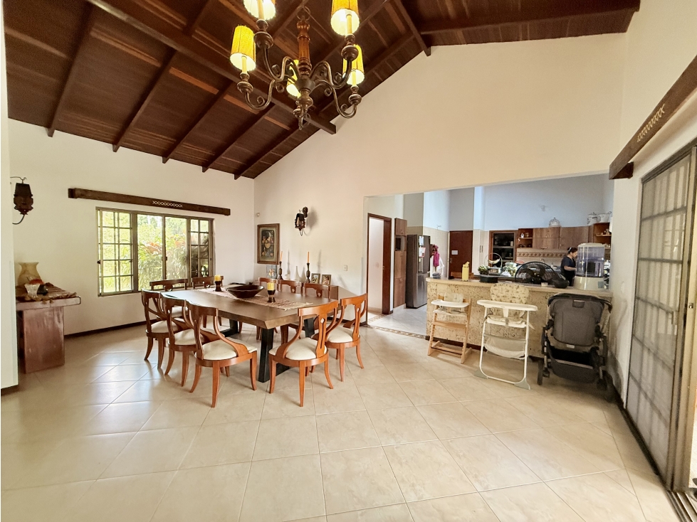 SE VENDE CASA CAMPESTRE CERCA AL AEROPUERTO