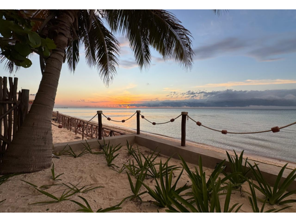 VENTA/RENTA DE HERMOSA CASA FRENTE AL MAR EN TELCHAC PUERTO - 4