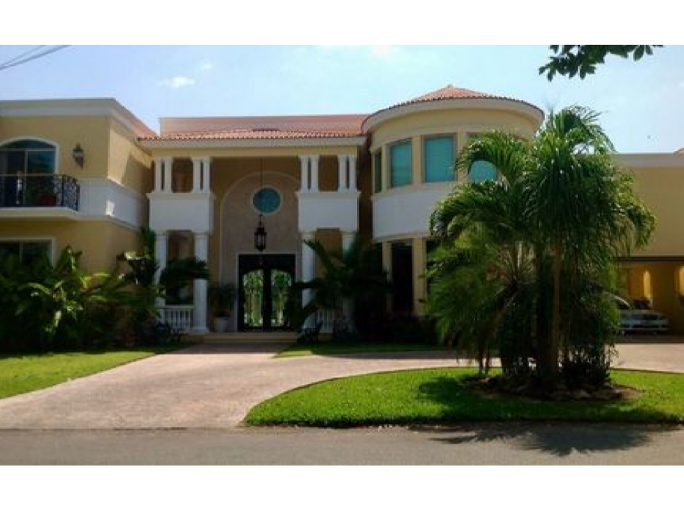MAJESTUOSA RESIDENCIA EN CLUB DE GOLF LA CEIBA — foto 3
