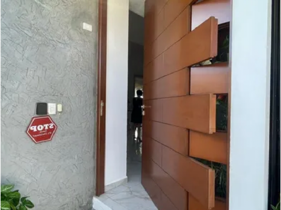 VENTA DE HERMOSA CASA EN JARDINES DE REJOYADA — foto 2