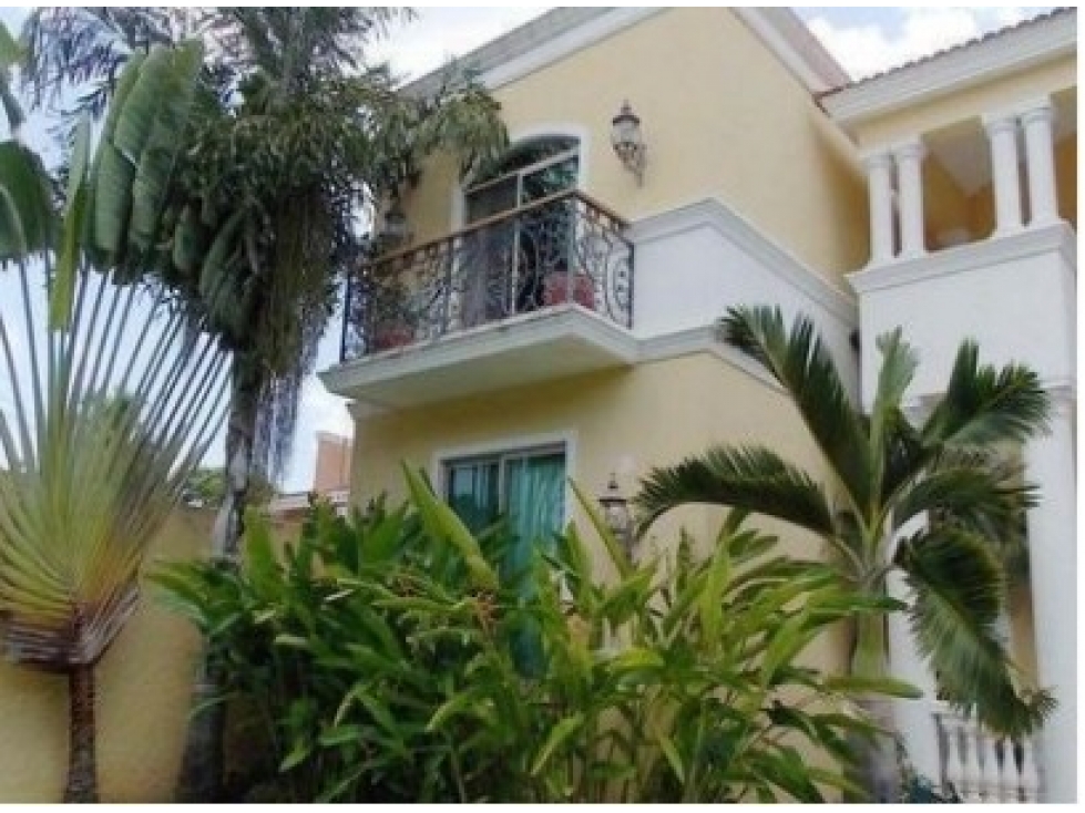 MAJESTUOSA RESIDENCIA EN CLUB DE GOLF LA CEIBA — foto 2