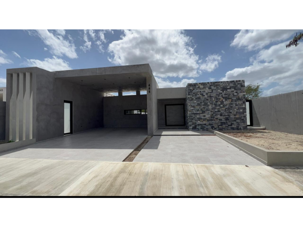 VENTA DE CASA CON CENOTE EN LA PRIVADA LA REJOYADA