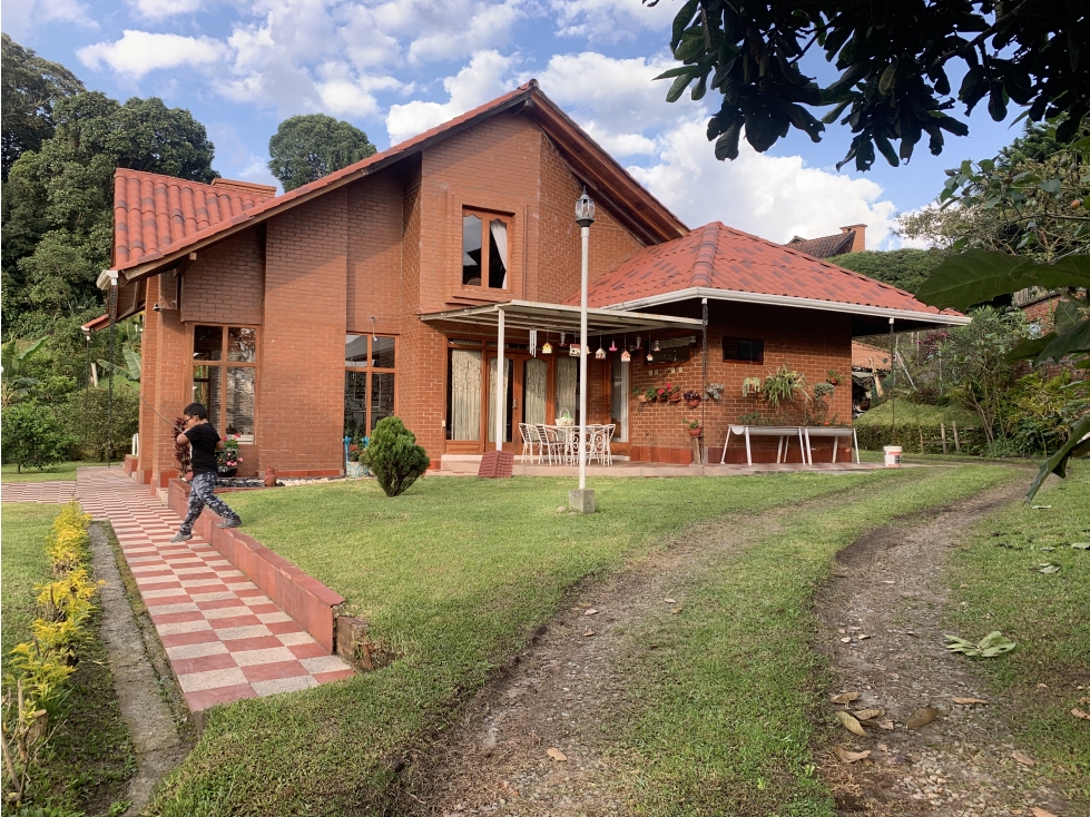SE VENDE CASA CAMPESTRE EN LA VÍA ARMENIA-PEREIRA - 2