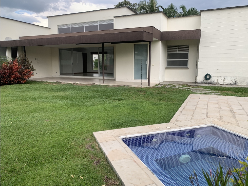 SE VENDE CASA CAMPESTRE CERCA AL AEROPUERTO