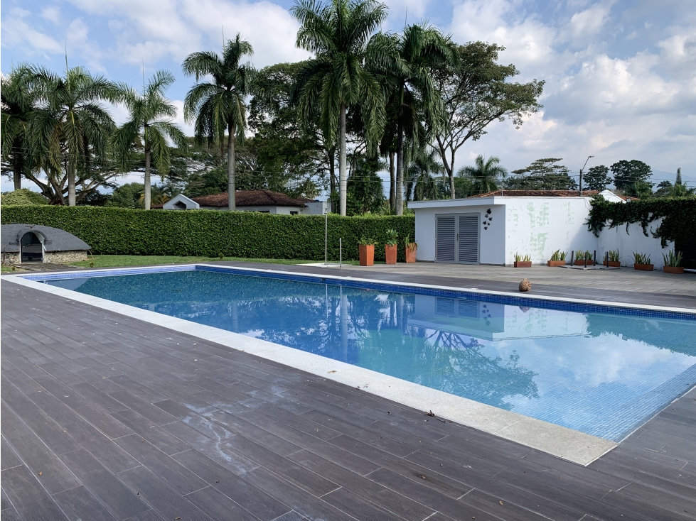 SE VENDE ESPECTACULAR CASA CAMPESTRE CERCA AL CLUB CAMPESTRE — foto 3
