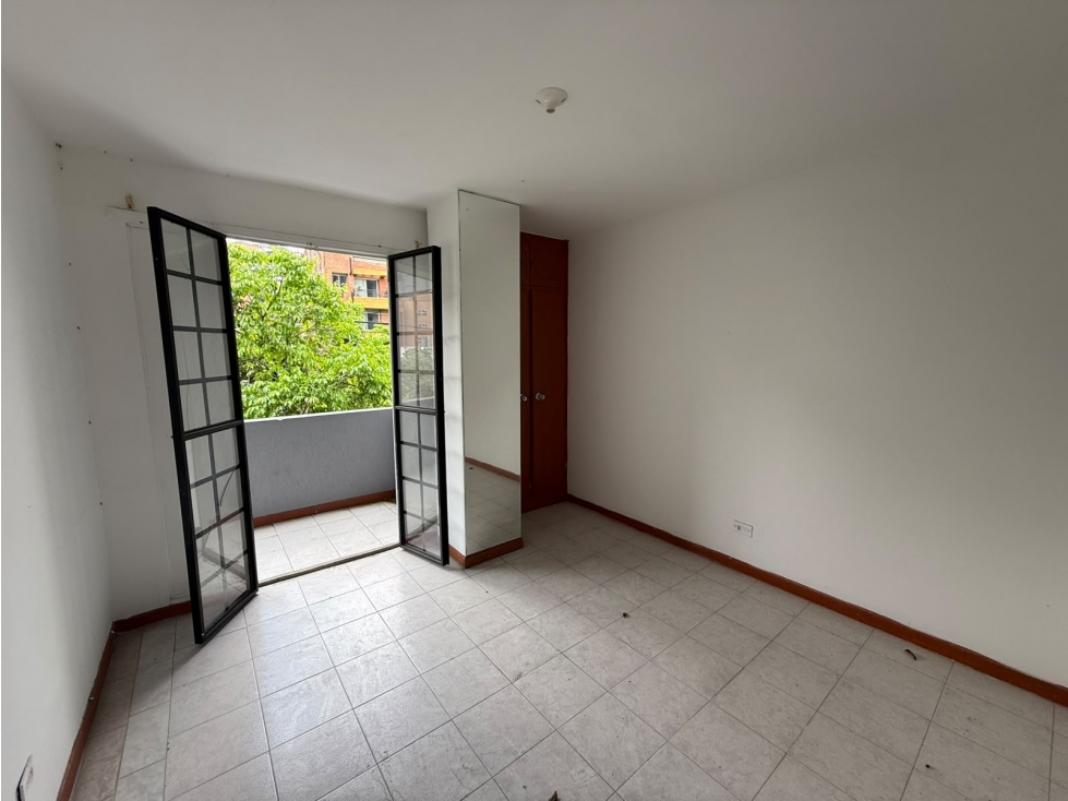 VENTA DE APARTAMENTO EN LAURELES CERCA A LA AV 33 RANGO 4 — foto 2