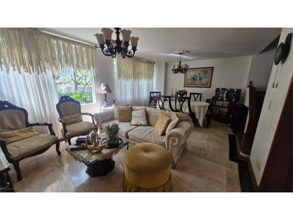 VENTA DE CASA EN LA LOMA DE LOS BERNAL RANGO 8