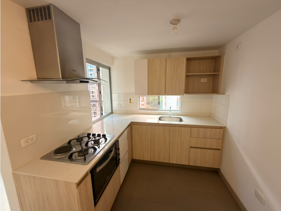 ARRIENDO APARTAMENTO EN LA LOMA DE LOS BERNAL 60mts