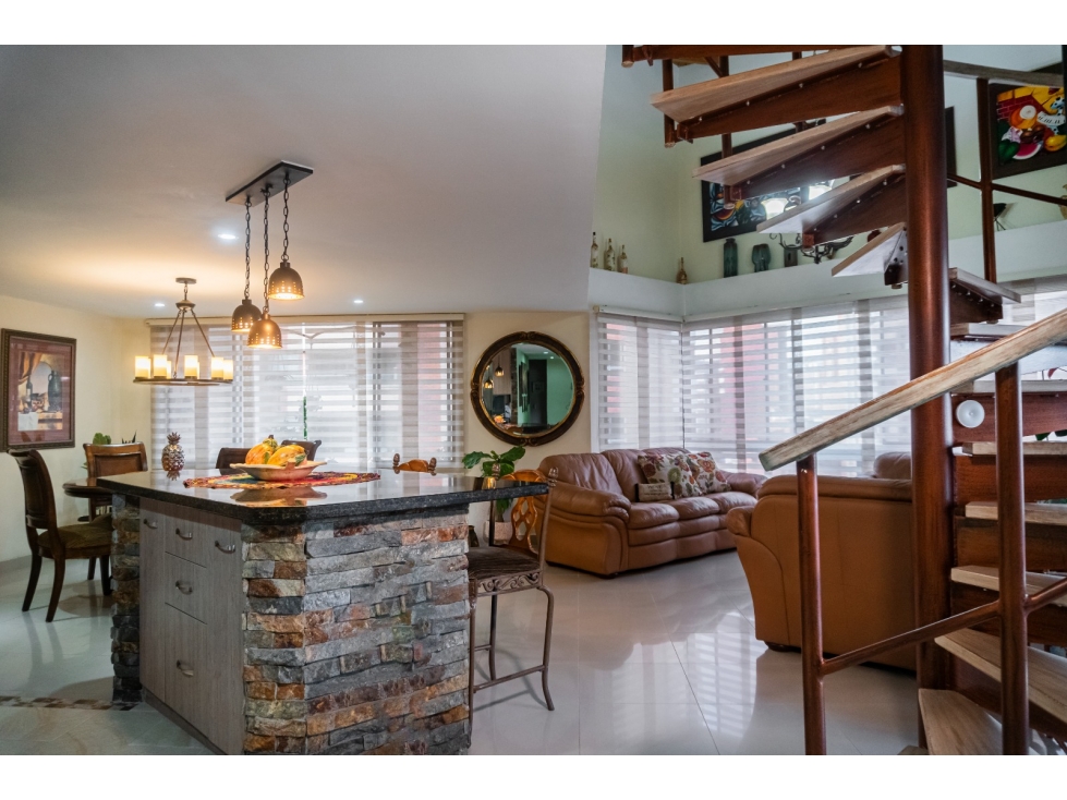 VENTA DE PENTHOUSE EN LAURELES SANTA TERESITA RANGO 12