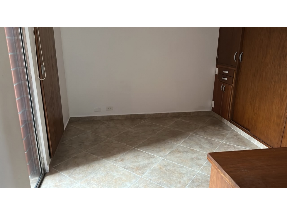 ARRIENDO APARTAMENTO EN LA LOMA DE LOS BERNAL 73mts — foto 4