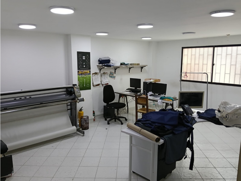 ARRIENDO BODEGA CERCA AL PARQUE DE BELÉN 350mts — foto 2