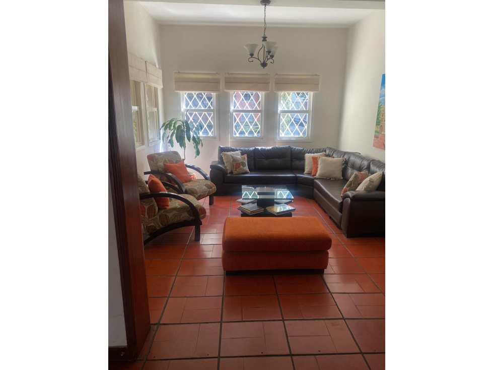 VENTA DE CASA UNIFAMILIAR LAURELES RANGO - 1