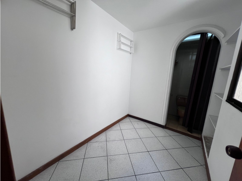 VENTA DE APARTAMENTO EN LAURELES SANTA TERESITA RANGO 7 — foto 4