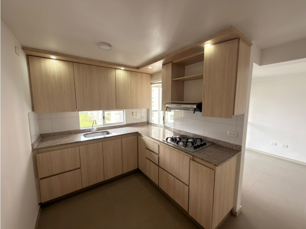 ARRIENDO APARTAMENTO 75MTS LOMA DE LOS BERNAL — foto 3