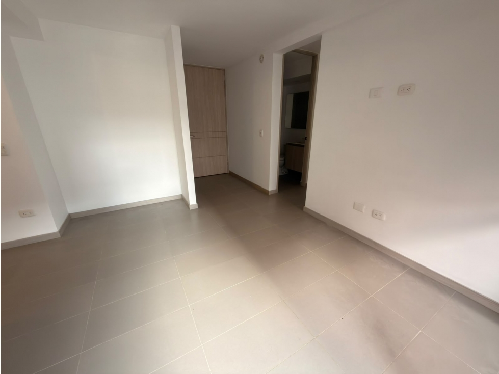 ARRIENDO APARTAMENTO EN LA LOMA DE LOS BERNAL 60mts — foto 2