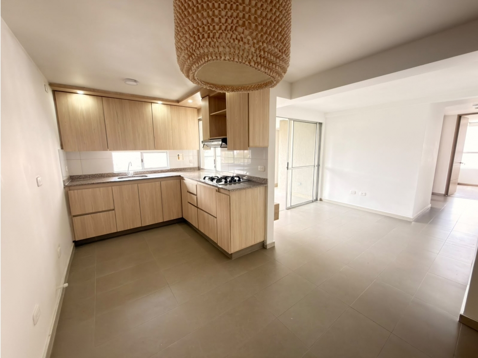 ARRIENDO APARTAMENTO 75MTS LOMA DE LOS BERNAL