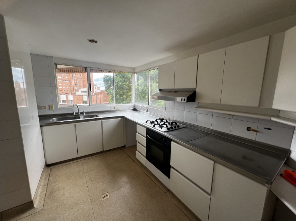 VENTA DE APARTAMENTO EN LAURELES CERCA A EL SEGUNDO PARQUE RANGO 12 d — foto 4