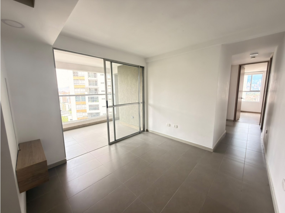 ARRIENDO APARTAMENTO 75MTS LOMA DE LOS BERNAL — foto 2