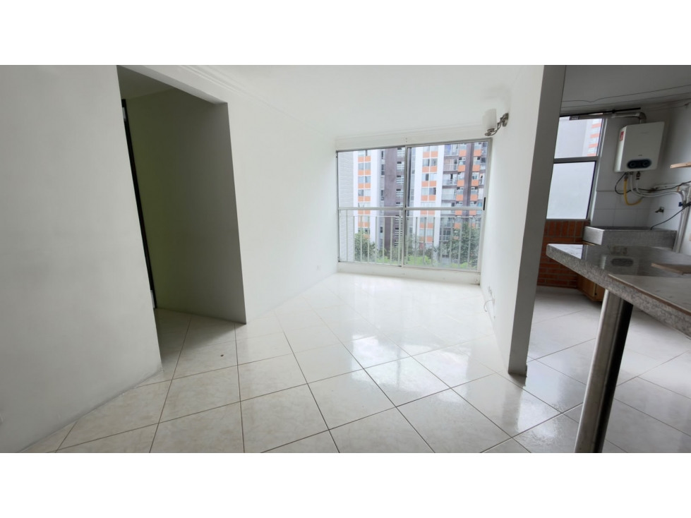 ARRIENDO CERCA A LA LOMA DE LOS BERNAL 60 mts — foto 2