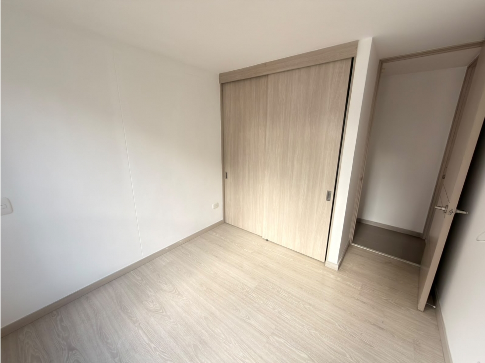 ARRIENDO APARTAMENTO EN LA LOMA DE LOS BERNAL 60mts — foto 3