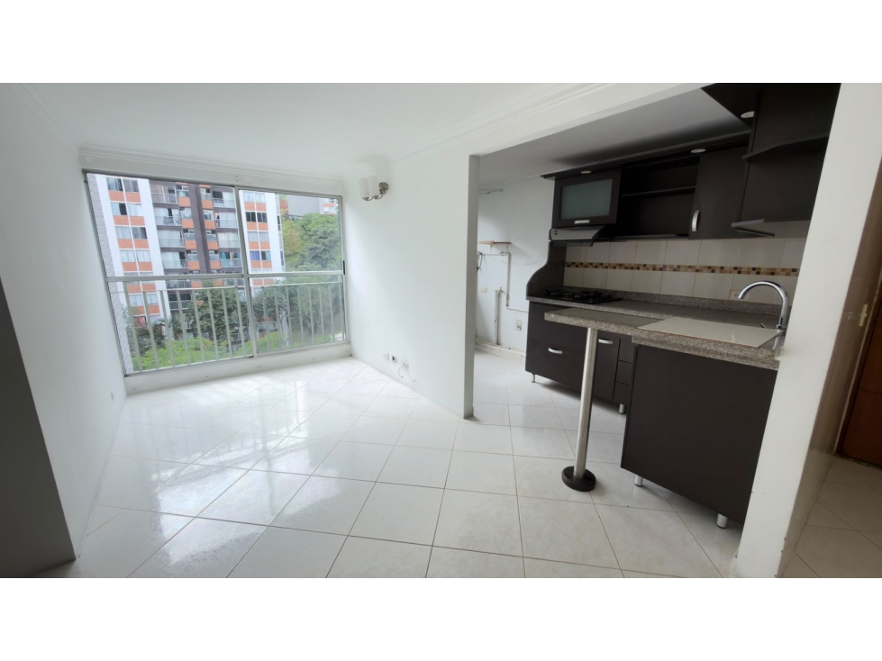 ARRIENDO CERCA A LA LOMA DE LOS BERNAL 60 mts
