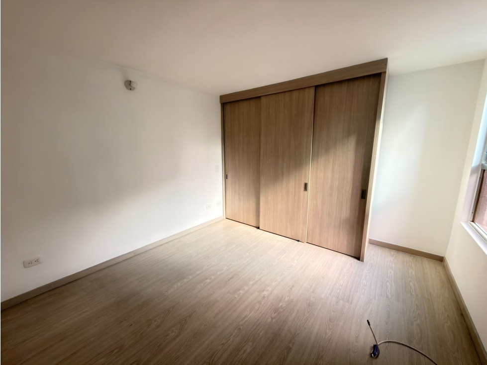 ARRIENDO APARTAMENTO EN LA LOMA DE LOS BERNAL 60mts — foto 4