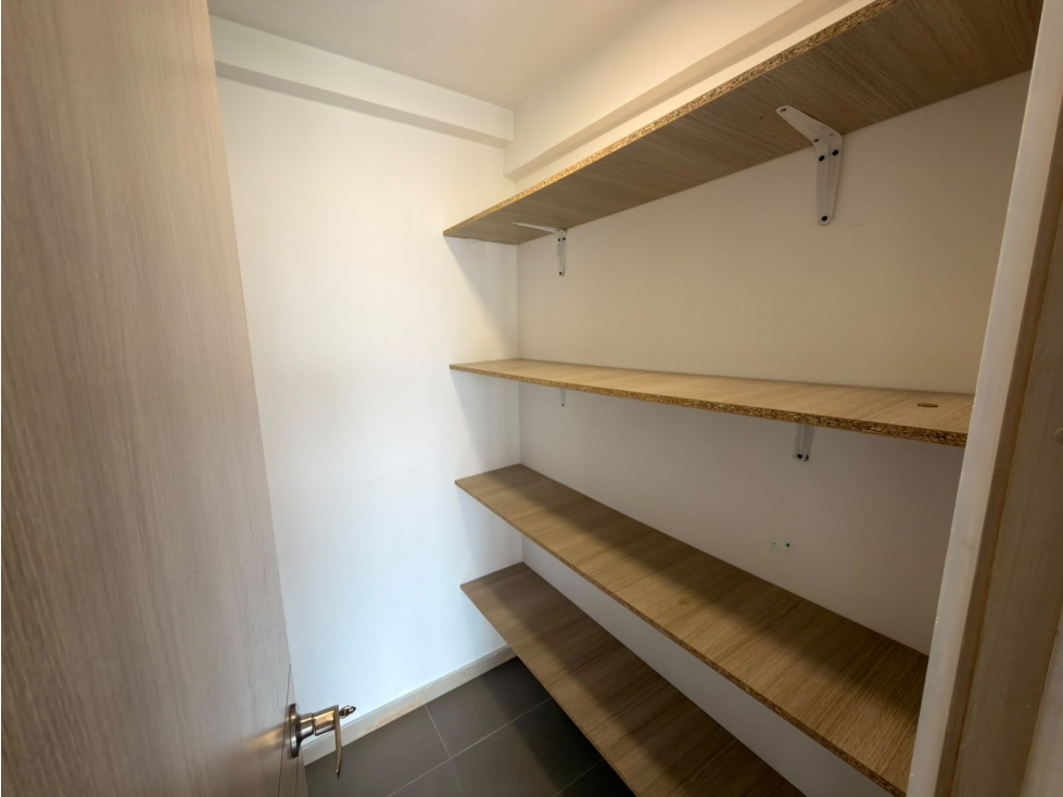 ARRIENDO APARTAMENTO 75MTS LOMA DE LOS BERNAL — foto 4