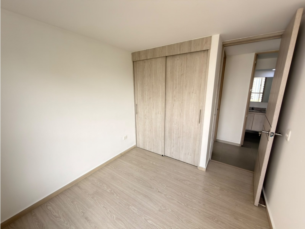 ARRIENDO APARTAMENTO 75MTS LOMA DE LOS BERNAL — foto 5