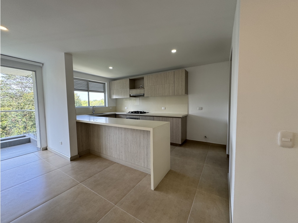 SE VENDE MODERNO APARTAMENTO EN PINARES