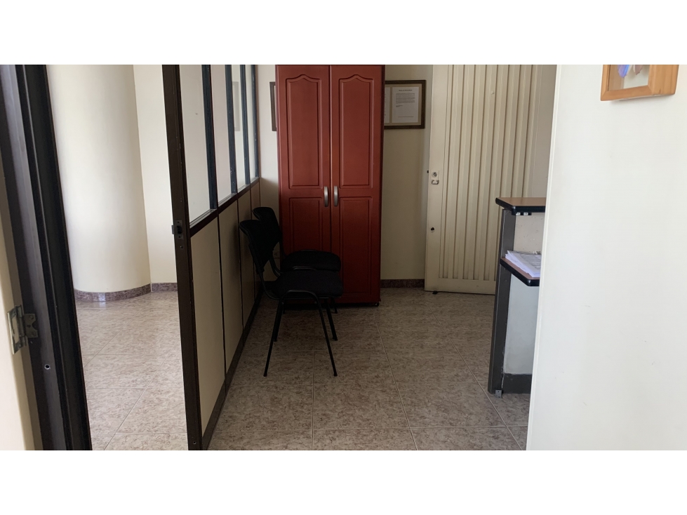 SE ARRIENDA OFICINA EN LA CÁMARA DE COMERCIO - 6