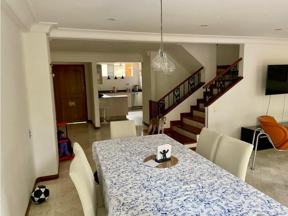 Vendo casa muy bien ubicada, Castropol, El Poblado — foto 4