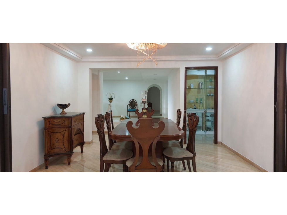 Amplio apartamento en La Trv Inferior, entre Los Balsos y El Campestre — foto 5