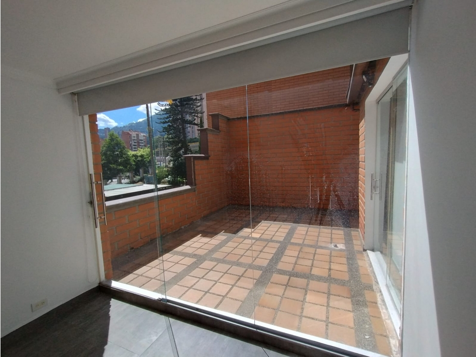 Vendo apartamento con terraza en Los Parra Parte Baja, El Poblado — foto 2